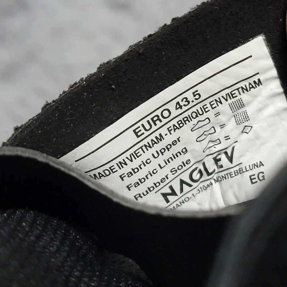 Naglev unico boots